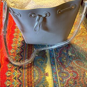 NWT  Tahari Cream Shoulder Bag​